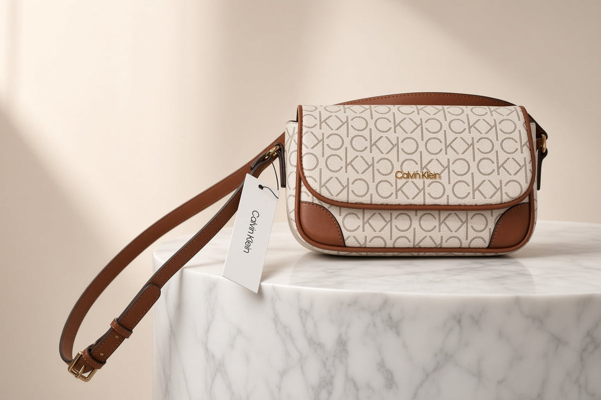 Calvin Klein Camera Bag – Colección Signature ✨