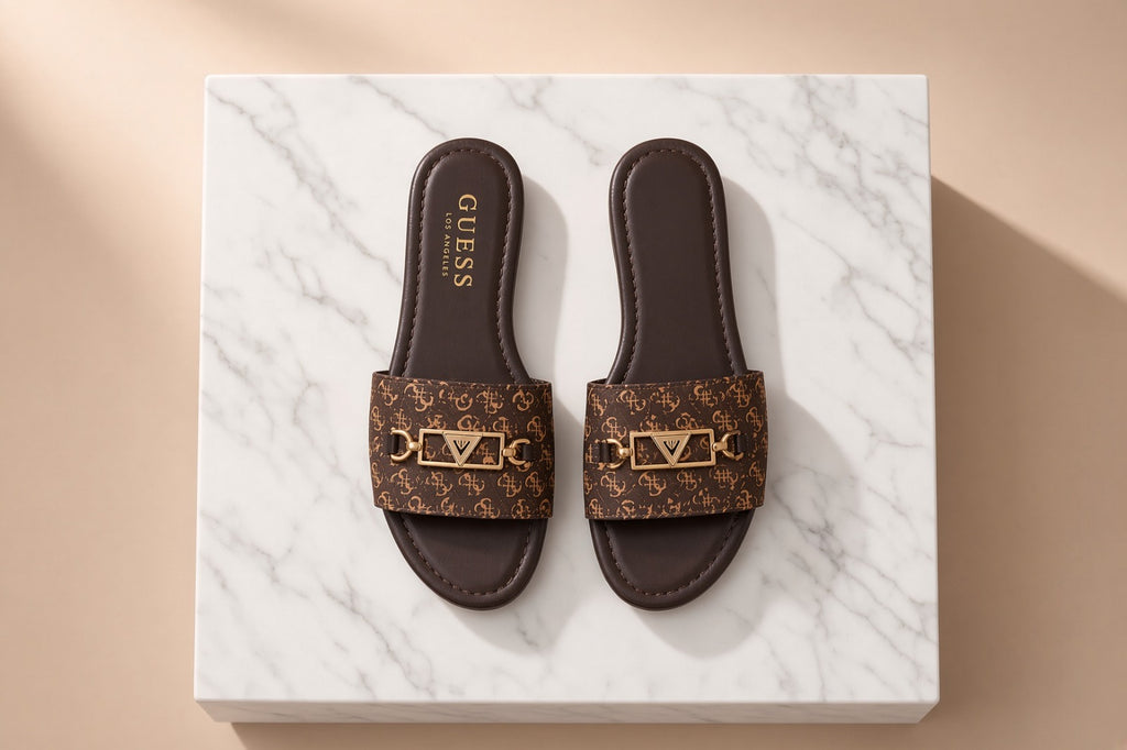 ✨ Sandalias Planas Guess Monograma – Colección Casual Chic ✨