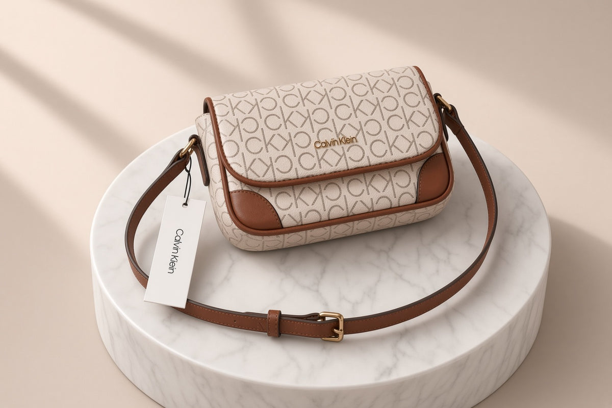 Calvin Klein Camera Bag – Colección Signature ✨