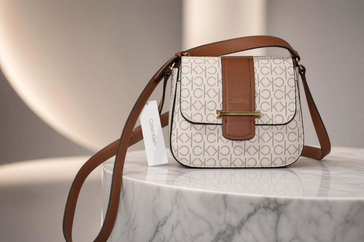 Calvin Klein Crossbody Flap – Colección Signature ✨