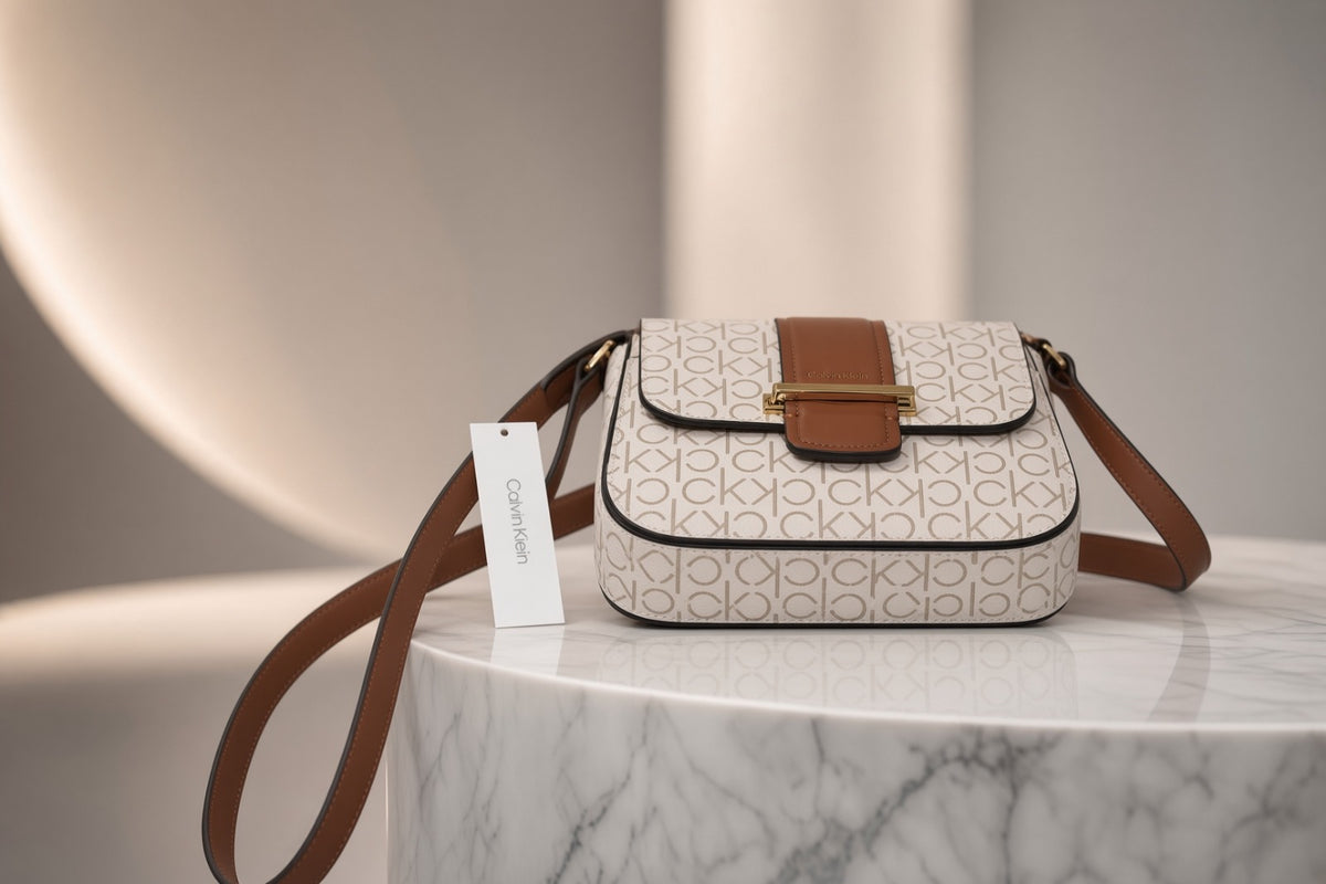 Calvin Klein Crossbody Flap – Colección Signature ✨